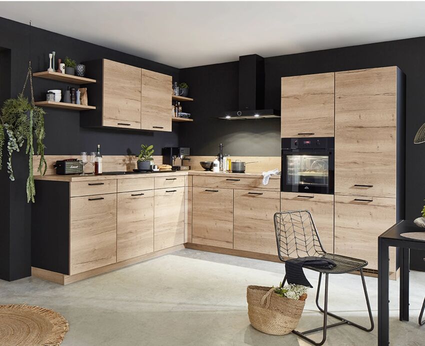 KUBE Structura modern kitchen in Sierra Oak Reproduction with contrast black panels